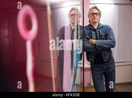 Stade, Germany. 28th Nov, 2017. Artist Thorsten Brinkmann presents