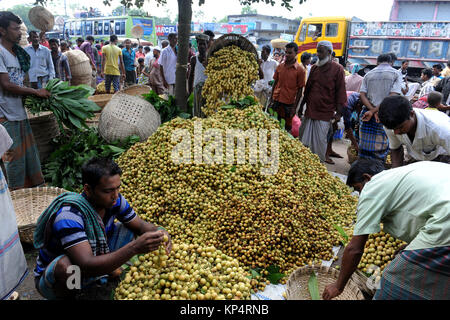 NARSINGDI, BANGLADESH - JUNE 10, 2016: Bangladeshi farmers sell Burmese grape at a market in Narsingdi, near Dhaka. Burmese grape or Lotkon in Bangla  Stock Photo