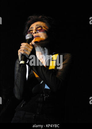 Yoko Ono in concert at Pontins, Camber Sands, East Sussex. This performance was part of the 'All Tomorrow's Parties' music festival, 24 April 2005. Stock Photo