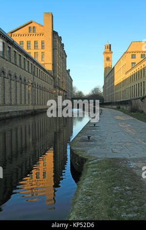 Salts Mill and the Leeds-Liverpool canal in the UNESCO World Heritage site of Saltaire, West Yorkshire, UK Stock Photo