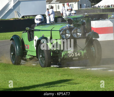 Just on the grass, Nicholas Pellett, Talbot AV105, GO 54, Brooklands Trophy, Goodwood Revival 2015, 2015, Brooklands Trophy, Chris McEvoy, circuit rac Stock Photo