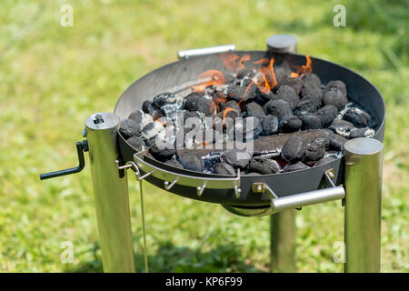 Grillkohle, grill, grillen, kohlegrill, kohle, anzünden, grillanzünder