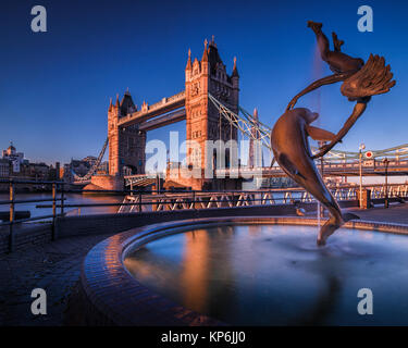 Girl With A Dolphin sculpture by the late David Wynne (1973) adjacent to Tower Bridge, London Stock Photo