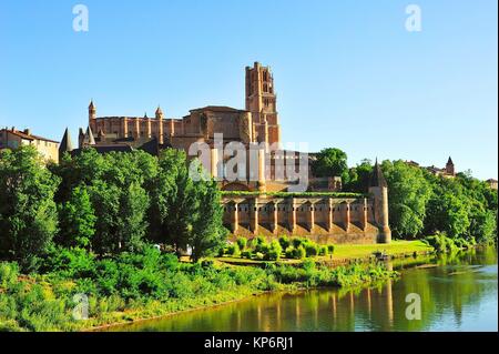 The Cathedral Basilica of Saint Cecilia, XIII-XV centuries and the river Tarn. Albi city, Tarn department, Occitanie region, France
