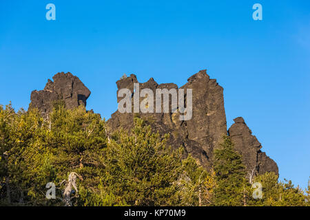 Volcanic outcrops on Paulina Peak in Newberry National Volcanic Monument, central Oregon, USA Stock Photo