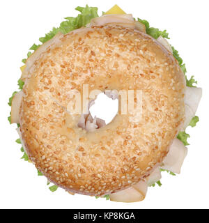 Bagel Brötchen Sandwich zum Frühstück belegt mit Schinken, Käse, Salat und Tomaten freigestellt vor einem weissen Hintergrund von oben Stock Photo