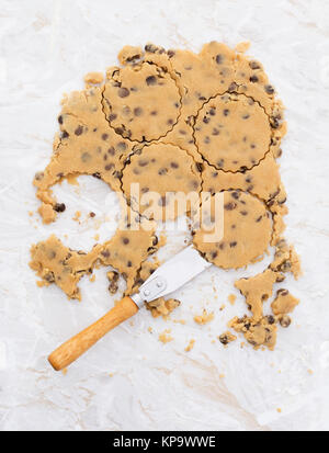 Circles in chocolate chip cookie dough with palette knife Stock Photo