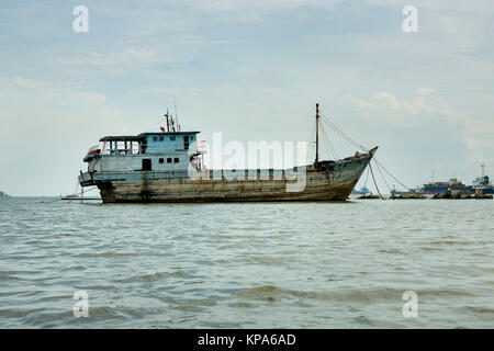 Old ships in Sunda  Kelapa the old port of Jakarta Stock 