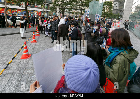Tokyo, Japan. 15th December, 2017. Protesters hold placards with the message ''Jerusalem is not the capital of Israel'' near to the United States of America Embassy in Tokyo on December 15, 2017, Japan. Members of the Islamic Society of Japan protested against US President Donald Trump's decision to recognize Jerusalem as the capital of Israel and to move the US Embassy there. Credit: Rodrigo Reyes Marin/AFLO/Alamy Live News Stock Photo