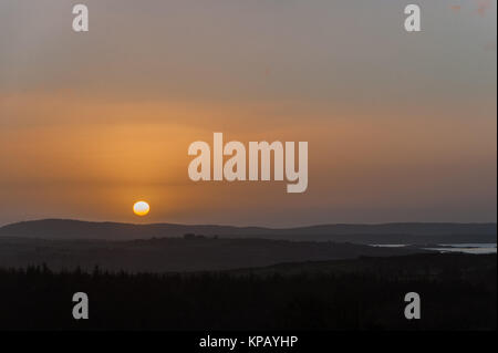 Ballydehob, Ireland. 15th Dec, 2017. The sun rises over Roaring Water Bay, West Cork, Ireland. Ireland will remain mostly dry today with just a few showers in parts of the West and North with temperatures reaching 6 to 8 degrees. Credit: Andy Gibson/Alamy Live News. Stock Photo