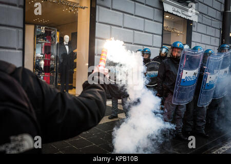 Naples, Italy. 15th Dec, 2017. On the occasion of the convocation of the Minister General of the School-Work Alternation in Rome by the Minister Fedeli, with the aim of making a balance of the first three years, students from all over Italy took to the streets to protest against what is considered a useless scholastic business model. (Italy, Naples, December 15th, 2017) Credit: Independent Photo Agency/Alamy Live News Stock Photo