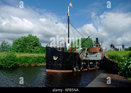 VIC 96 Steamer on Crinan Canal Stock Photo