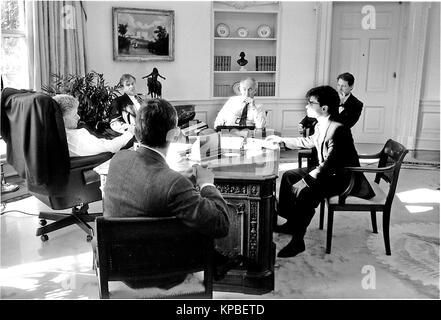 United States President Bill Clinton, far left, and Vice President Al Gore, far right, confer with advisors during an Oval Office meeting on January 29, 1993.  From left to right: President Clinton; Deputy National Security Advisor Sandy Burger; White House Counsel Bernard Nussbaum; Vice President Gore; Communications Director George Stephanopolous; and National Security Advisor Anthony Lake.   Vice President Gore has been actively involved in all of the administration's initiatives. Credit: White House via CNP /MediaPunch Stock Photo