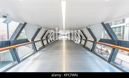 Modern Architecture, Adams Plaza Pedestrian Bridge, One Canada Square, Canary Wharf, London Stock Photo