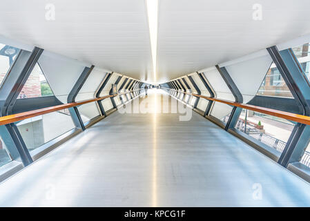 Modern Architecture, Adams Plaza Pedestrian Bridge, One Canada Square, Canary Wharf, London Stock Photo