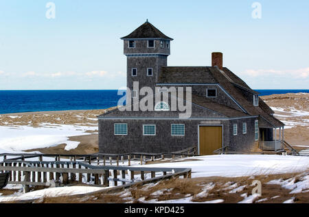 The historic life saving station at Race Point Beach in Provincetown, Massachusetts (Cape Cod National Seashore), USA Stock Photo