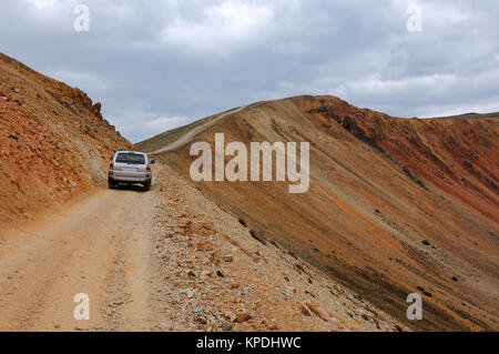 Mountain Road - A 4X4 vehicle driving on the most dangerous section of Webster Pass, Colorado, USA. Stock Photo