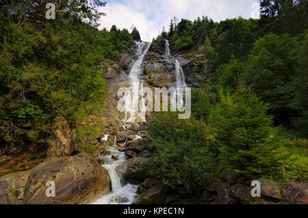 Nardis Wasserfall in den Dolomiten, Alpen - Nardis Waterfall in Dolomites, Alps Stock Photo