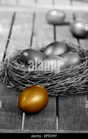 Golden Easter egg, happy Easter sunday hunt holiday decorations Stock ...