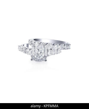 Beautiful diamond wedding engagment band ring solitaire Stock Photo