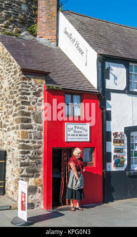 North wales conwy north wales conway north wales Welsh lady in national costume by the smallest house in Great Britain Conwy Gwynedd north wales Stock Photo