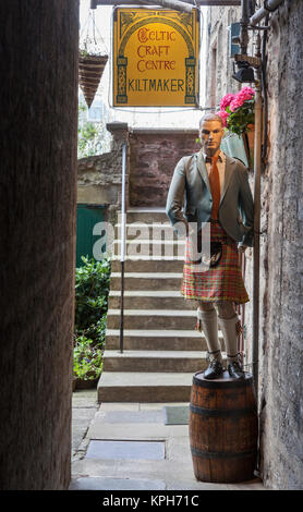 Male mannequin in a kilt and Highland Dress outside a kiltmaker's shop off the Royal Mile in Edinburgh, Scotland. Stock Photo