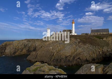 Pointe Saint Mathieu, the lighthouse, the semaphore, the Notre-Dame des Graces chapel and the ruins of the Abbey, Plougonvelin, Bretagne, France Stock Photo