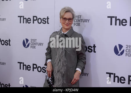 Meryl Streep arrives at 'The Post' Washington, DC Premiere at The Newseum on December 14, 2017 in Washington, DC. Credit: Erik Pendzich/Alamy Live News Stock Photo