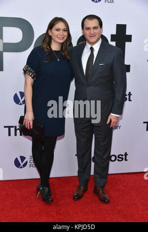 Mai-Linh Lofgren and Michael Stuhlbarg arrive at 'The Post' Washington, DC Premiere at The Newseum on December 14, 2017 in Washington, DC. Credit: Erik Pendzich/Alamy Live News Stock Photo