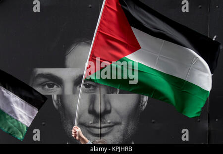 Frankfurt,, Germany. 16th Dec, 2017. Palestinians protest against the recognition of Jerusalem as Irsael's capital by the USA and carry a Palestinian flag with them in Frankfurt,, Germany, 16 December 2017. The protest march was organised by the 'Palaestinensischen Gemeinschaft in Deutschland' (PGD) (lit. Palestinian Community in Germany). Credit: Boris Roessler/dpa/Alamy Live News Stock Photo