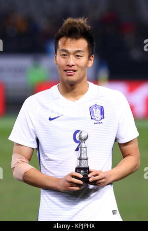 Tokyo, Japan. 16th Dec, 2017. Kim Shinwook (KOR) Football/Soccer : EAFF E-1 Football Championship 2017 Men's Final match Award Ceremony at Ajinomoto Stadium in Tokyo, Japan . Credit: Naoki Nishimura/AFLO SPORT/Alamy Live News Stock Photo