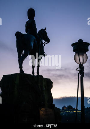 Silhouette Royal Scots Greys Monument soldier on horseback by William Birnie Rhind, Edinburgh Castle rock, Princes Street, Edinburgh, Scotland, UK Stock Photo