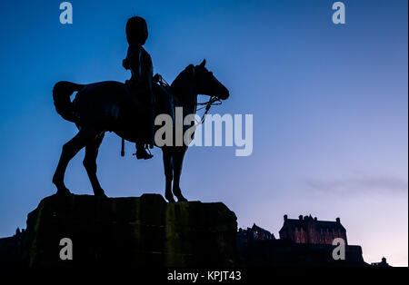 Silhouette Royal Scots Greys Monument soldier on horseback by William Birnie Rhind, Edinburgh Castle, Princes Street, Edinburgh, Scotland, UK at dusk Stock Photo