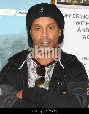 Brazilian footballer Ronaldinho poses for a photocall with artist Lincoln Townley who created a portrait of the sports star to be auctioned at the inaugural Football for Peace Ball on Friday 17th November  Featuring: Ronaldinho Where: London, United Kingdom When: 14 Nov 2017 Credit: WENN.com Stock Photo