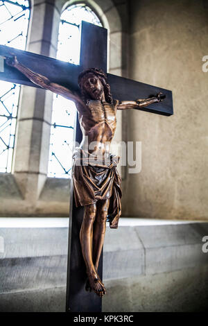 Altartop crucifix in crypt prayer alcove; York, England Stock Photo