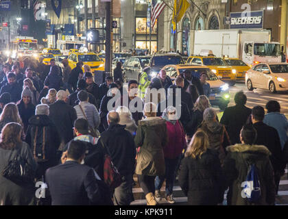 During the Christmas holiday season the streets of Manhattan are extra busy day and night. 5th Avenue at 42nd Street in midtown Manhattan, NYC. Stock Photo