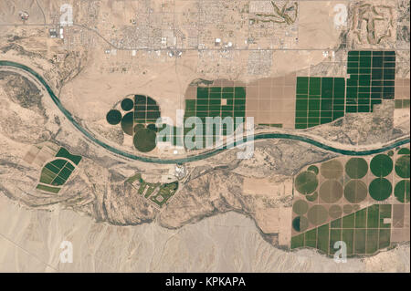 Green patches of irrigated land in desert area on Colorado River, Fort Mohave, Arizona, south west USA Stock Photo