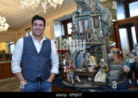 Naples, Italy. 15th Dec, 2017. Dario Bandiera during the photocall of the film 'Natale da Chef', directed by the director Neri Parenti Credit: Paola Visone/Pacific Press/Alamy Live News Stock Photo