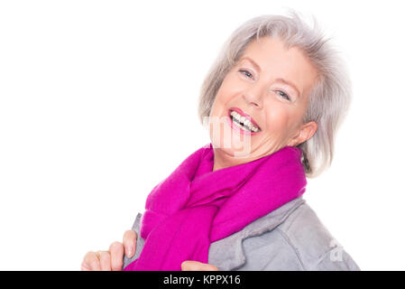 Studioaufnahme einer lächelnden Seniorin vor weißem Hintergrund Stock Photo
