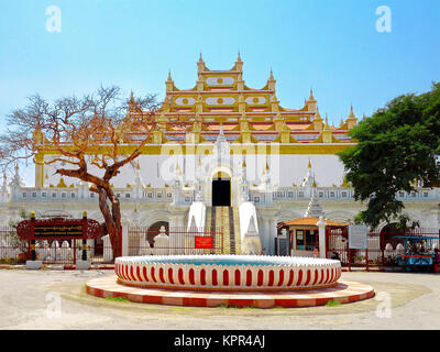 Atumashi Monastery (Maha Atulaveyan Kyaungdawgyi), Buddhist monastery located in Mandalay, Myanmar. The Monastery was built in 1857 by King Mindon. Stock Photo