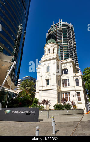 Residential buildings at riverfront in Brisbane, Queensland, Australia Stock Photo