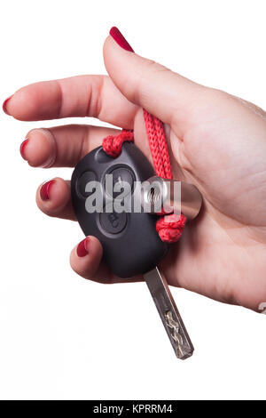 Hand mit roten Fingernägeln und Autoschlüssel Nahaufnahme isoliert auf weißem Hintergrund Stock Photo