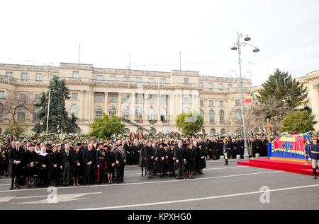 HRH Princess Astrid of Belgium HRH Prince Lorenz of Belgium, HM Queen Anne Marie of Greece, HRH The Prince of Wales, HM King Juan Carlos I and HM Queen Sofia of Spain, HRH The Grand Duke of Luxembourg, HM King Carl XVI Gustav of Sweden and HM Queen Silvia of SwedenCrown Princess Margareta of Romania, Prince Radu of Romania, Princess Elena of Romania, Irina Walker, Princess Maria of Romania, Princess Sophie of Romania, Archduchess Maria Magdalene of Austria and her husband, Baron Hans Ulrich von Holzhausen, HRH Prince Georg Friedrich of Prusia at the Royal Palace Square in Bucharest, on Decemb Stock Photo