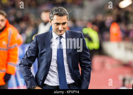 Barcelona, Spain. 17th Dec, 2017. SPAIN - 17th of December: Barcelona coach Ernesto Valverde during the match between FC Barcelona against Deportivo Coruna, for the round 16 of the Liga Santander, played at Camp Nou Stadium on 17th December 2017 in Barcelona, Spain. (Credit: GTO/Urbanandsport/Gtres Online) Credit: Gtres Información más Comuniación on line, S.L./Alamy Live News Stock Photo