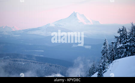 Mt Jefferson Three Sisters North Cascades Oregon Mountain Range Stock Photo