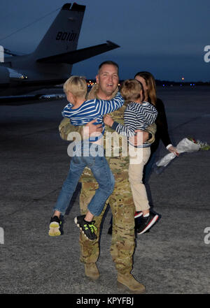Georgia Army National Guard Maj. Mike Viskup, commander of Company B, 2-245th Aviation Regiment is greeted by his family following his return from a nine-month deployment to Afghanistan. Stock Photo