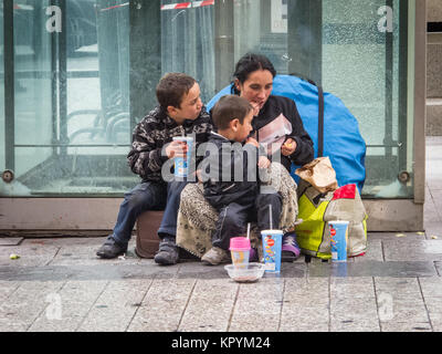 Homeless mother and children, Paris France Stock Photo