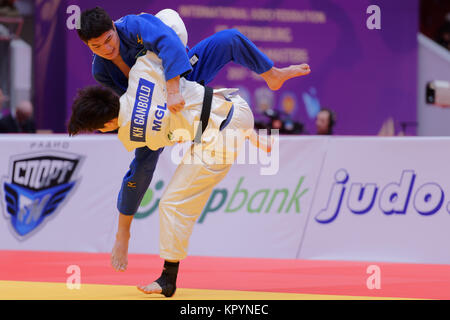 Final fight Kherlen Ganbold, Mongolia (white) vs Yeldos Zhumakanov, Kazakhstan during Judo World Masters tour Stock Photo