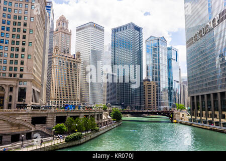 35 East Wacker (Jewelers' Building), Kemper Building, Leo Burnett Building, 77 West Wacker Drive (United Building), Chicago River and Trump Internatio Stock Photo