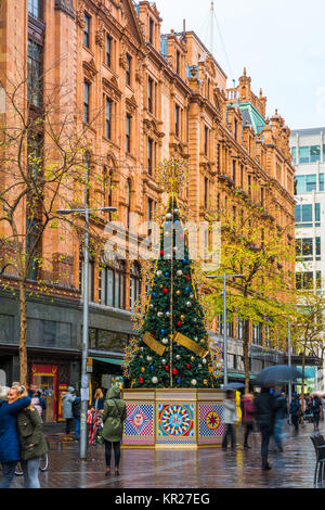 LONDON, UK - DECEMBER 16, 2017: Harrods Store Facade Decorated For  Christmas. The Famous Store In Knightsbridge, London, Is A Must-visit  Attraction For Tourists From All Over The World. Stock Photo, Picture